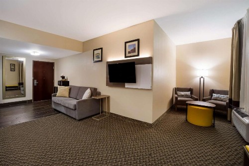 Comfort Inn & Suites Midway - Tallahassee West - image 22