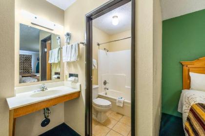 Rodeway Inn - image 5