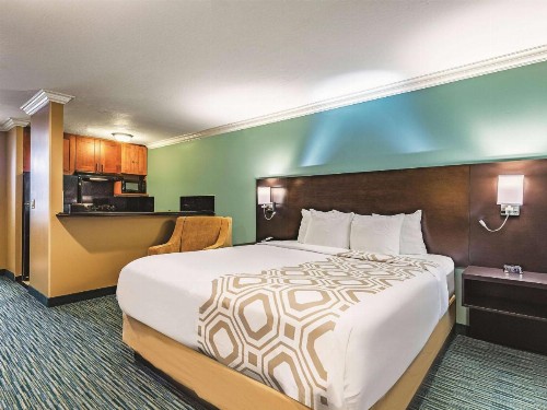 La Quinta by Wyndham San Francisco Airport West - image 10