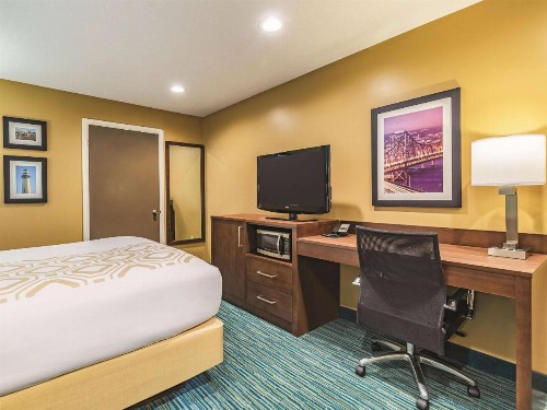 La Quinta by Wyndham San Francisco Airport West - image 13