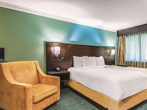 La Quinta by Wyndham San Francisco Airport West - image 17