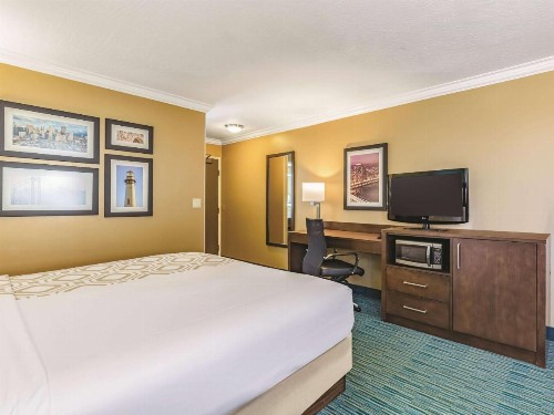 La Quinta by Wyndham San Francisco Airport West - image 9