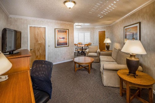 SFO Airport Hotel El Rancho Inn Signature Collection - image 14