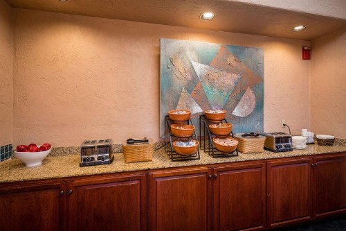 SFO Airport Hotel El Rancho Inn Signature Collection - image 17