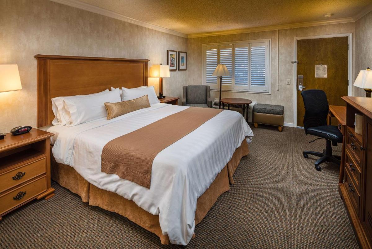 SFO Airport Hotel El Rancho Inn Signature Collection - image 4