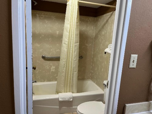 Admiralty Suites & Inn - Millington - image 12