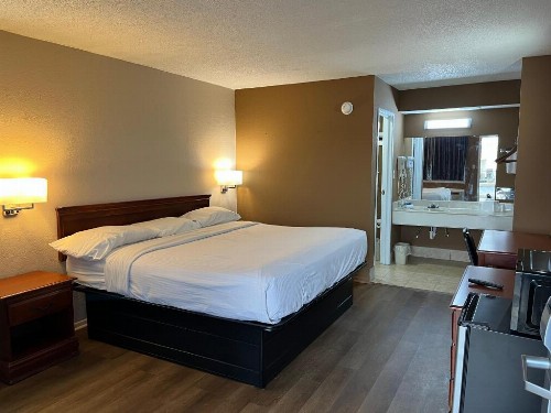 Admiralty Suites & Inn - Millington - image 13