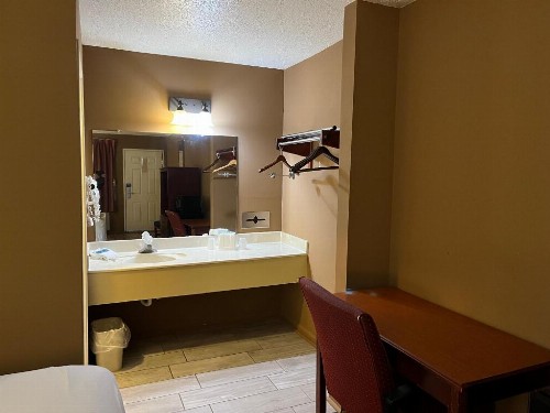 Admiralty Suites & Inn - Millington - image 17
