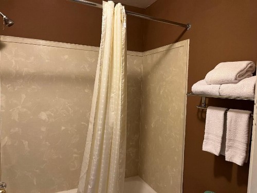 Admiralty Suites & Inn - Millington - image 19