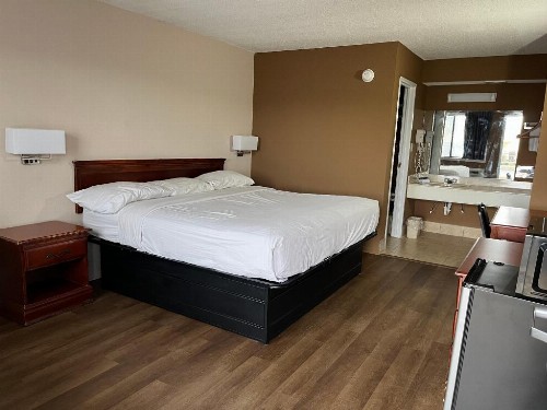 Admiralty Suites & Inn - Millington - image 6