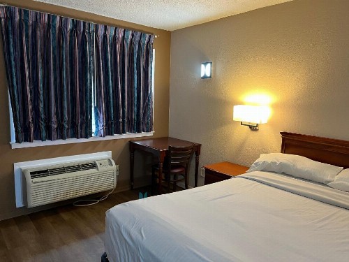 Admiralty Suites & Inn - Millington - image 8