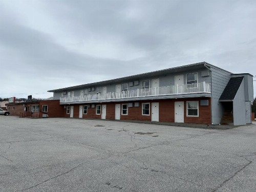 Pamola Motor Lodge - image 16