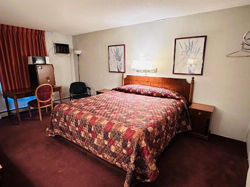 Pamola Motor Lodge - image 19