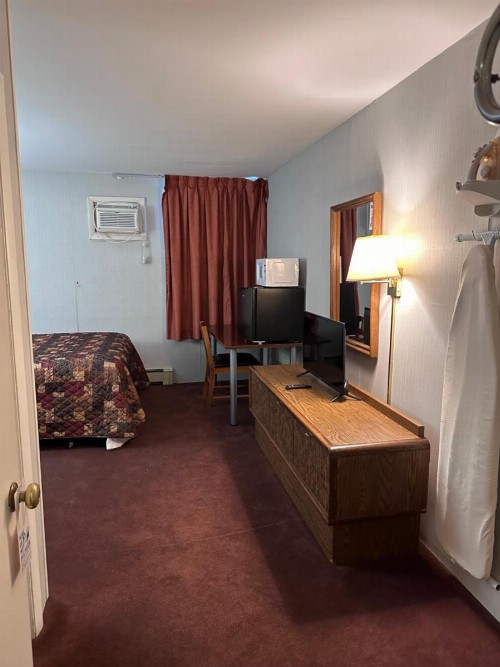 Pamola Motor Lodge - image 22