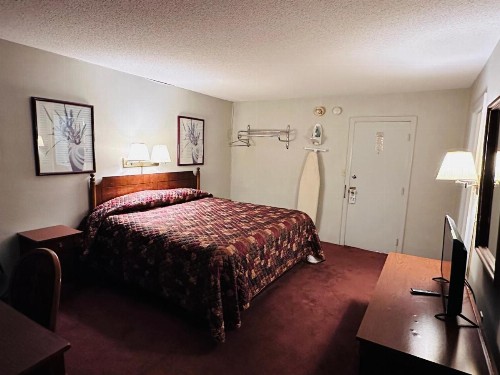 Pamola Motor Lodge - image 25