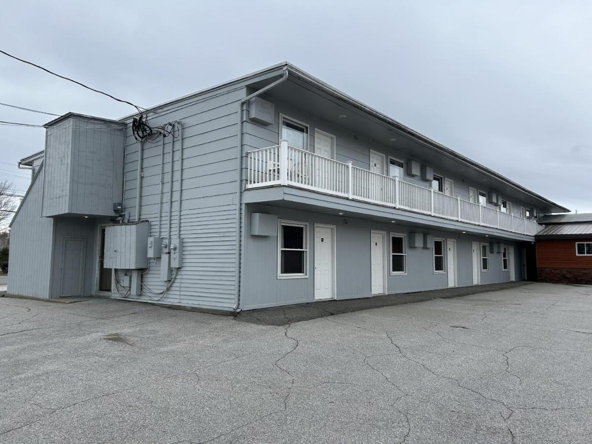 Pamola Motor Lodge - image 4