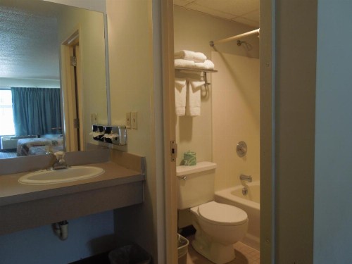 Atlantic Inn - image 9
