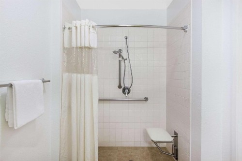 Days Inn by Wyndham San Jose Airport - image 16