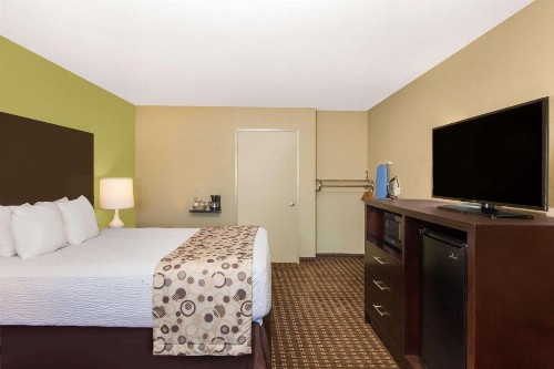 Days Inn by Wyndham San Jose Airport - image 22