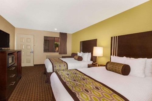 Days Inn by Wyndham San Jose Airport - image 29