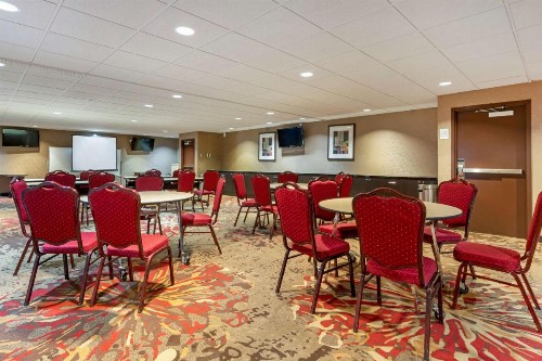 Best Western Plus Brookside Inn - image 11