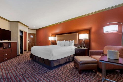 Best Western Plus Brookside Inn - image 14
