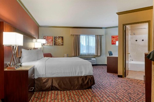 Best Western Plus Brookside Inn - image 17