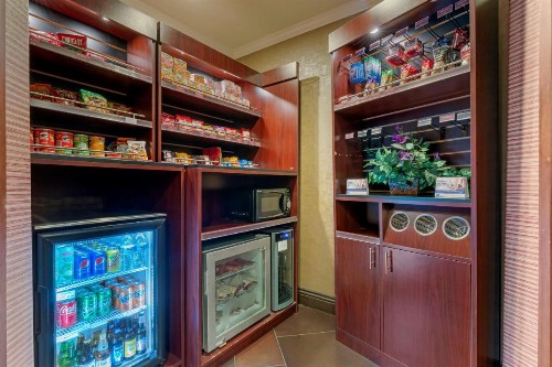 Best Western Plus Brookside Inn - image 2