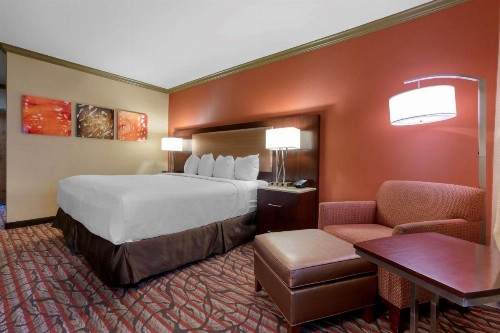 Best Western Plus Brookside Inn - image 20