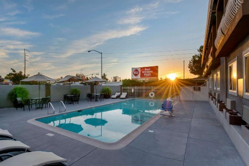 Best Western Plus Brookside Inn - image 27