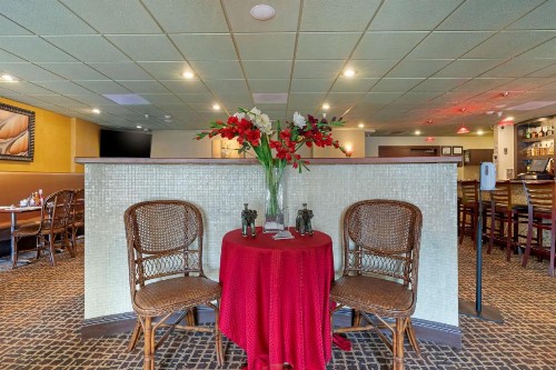 Best Western Plus Brookside Inn - image 28
