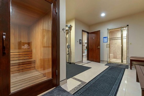 Best Western Plus Brookside Inn - image 32