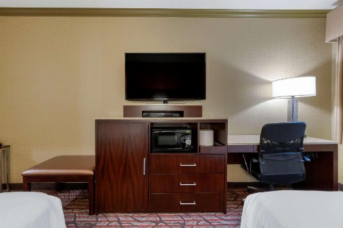 Best Western Plus Brookside Inn - image 35