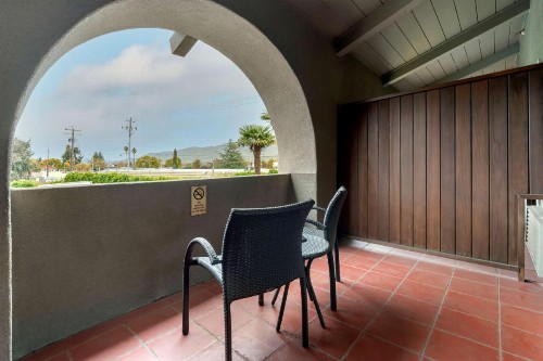 Best Western Plus Brookside Inn - image 38