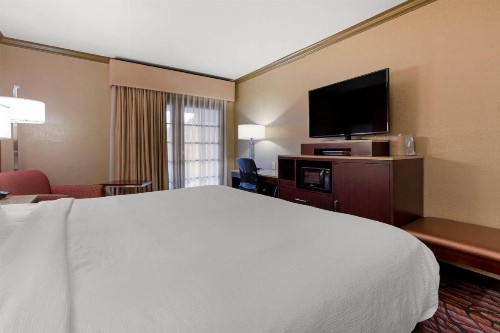 Best Western Plus Brookside Inn - image 39