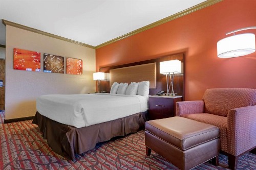 Best Western Plus Brookside Inn - image 41