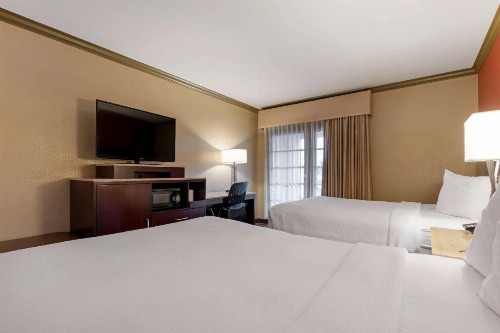 Best Western Plus Brookside Inn - image 48