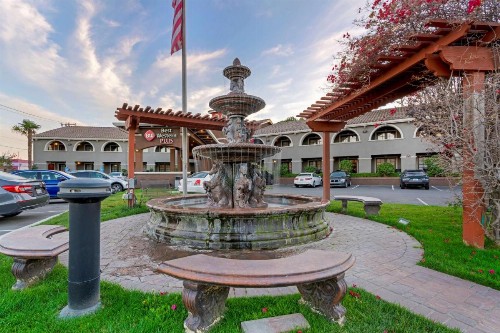 Best Western Plus Brookside Inn - image 49