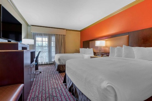 Best Western Plus Brookside Inn - image 6