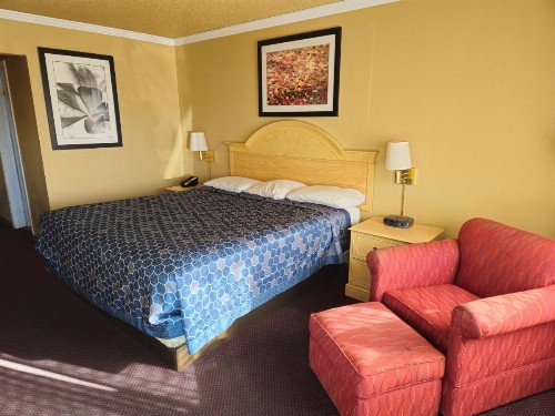 Heritage Inn - image 16