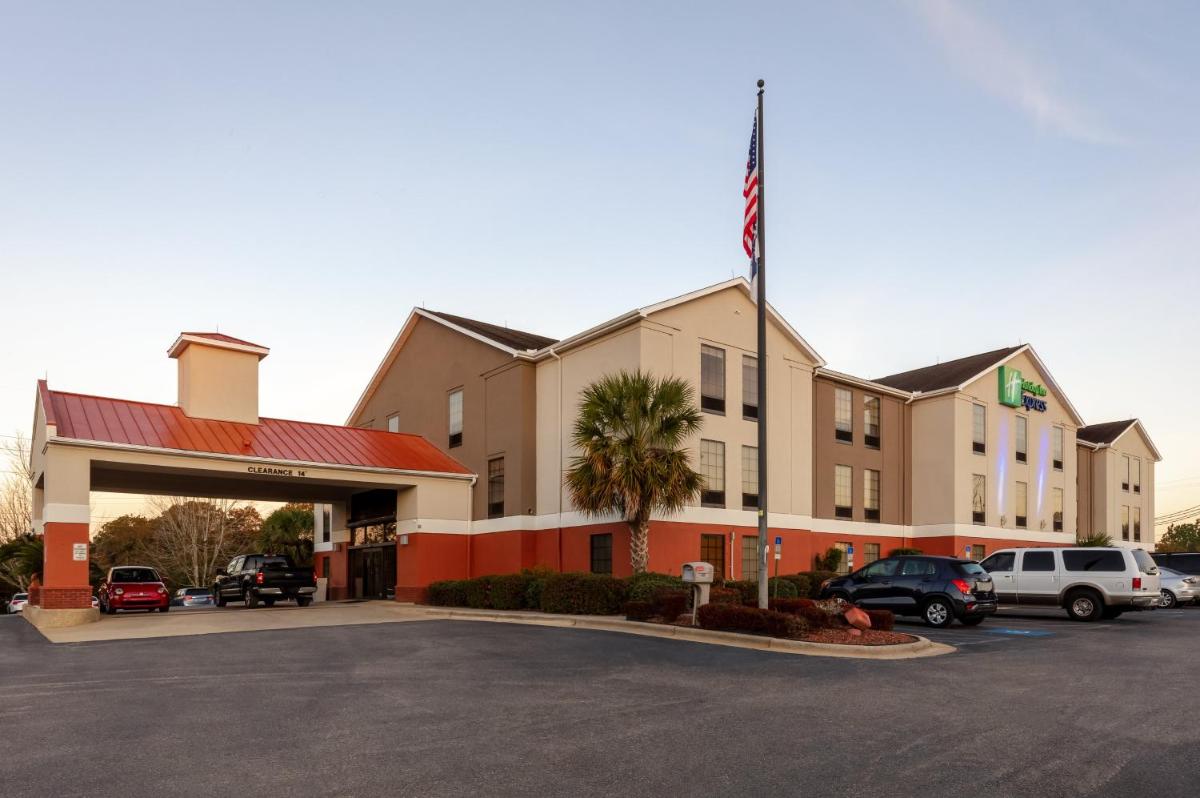 Holiday Inn Express & Suites Milton East I-10 an IHG Hotel - main image