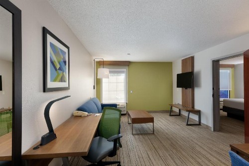 Holiday Inn Express & Suites Milton East I-10 an IHG Hotel - image 12