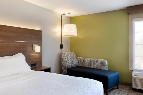 Holiday Inn Express & Suites Milton East I-10 an IHG Hotel - image 17
