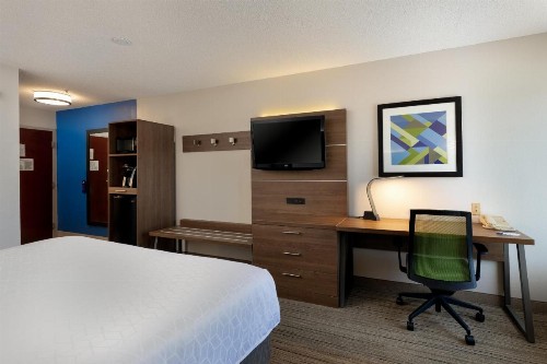 Holiday Inn Express & Suites Milton East I-10 an IHG Hotel - image 23