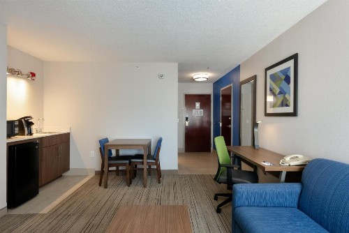 Holiday Inn Express & Suites Milton East I-10 an IHG Hotel - image 24