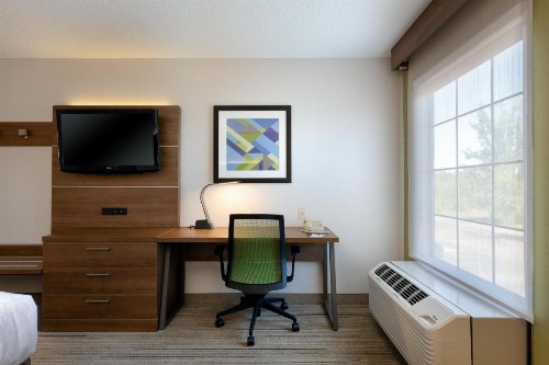 Holiday Inn Express & Suites Milton East I-10 an IHG Hotel - image 25