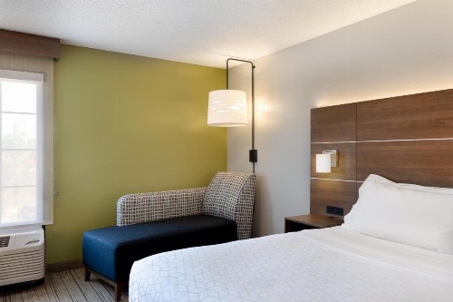 Holiday Inn Express & Suites Milton East I-10 an IHG Hotel - image 3