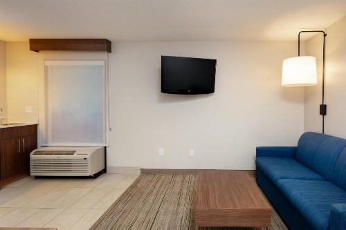 Holiday Inn Express & Suites Milton East I-10 an IHG Hotel - image 33