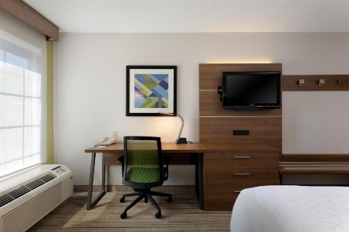 Holiday Inn Express & Suites Milton East I-10 an IHG Hotel - image 37