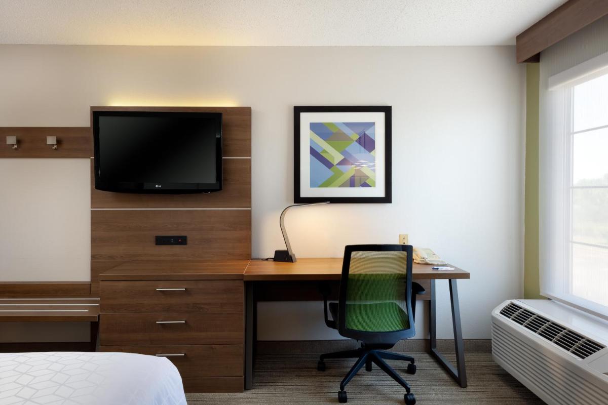 Holiday Inn Express & Suites Milton East I-10 an IHG Hotel - image 4